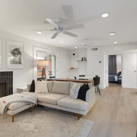 New Downtown Atx! 30 day plus! - Image 1