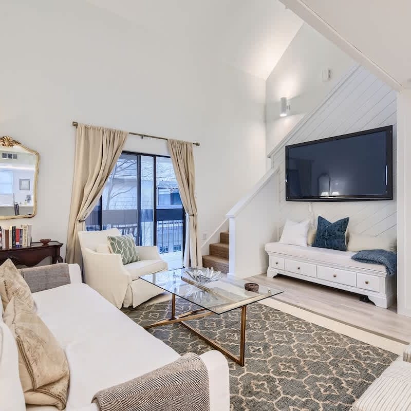 New! 5 mins to Dt | 30 day Rental | Tarrytown!