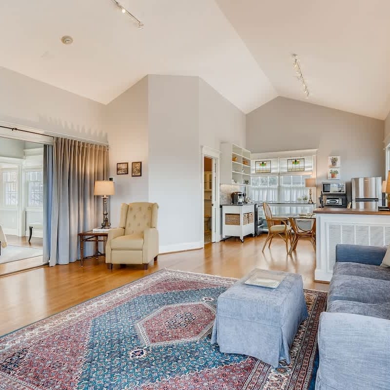 Texas Capitol Loft by PMI Austin Metro